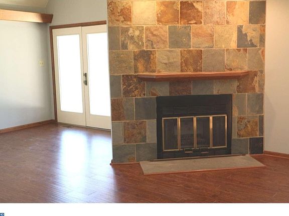 3rd image of 615 Dandenog Dr