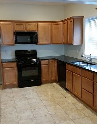 Kitchen : Ceramic tile floor with granite counters