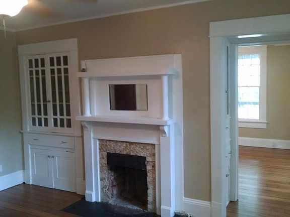 Dining Room w/Built-in Hutch