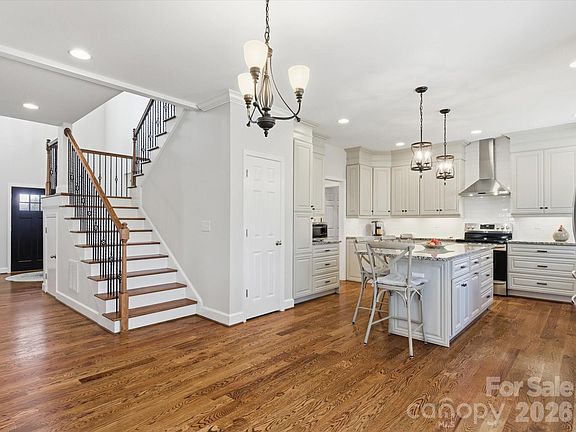 2nd image of 3211 Oakdale Rd