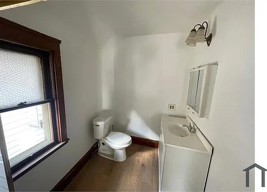 3206 Montclair Ave — Photo 5