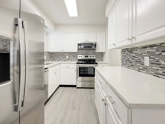 3rd image of 524 Cathy Jo Cir