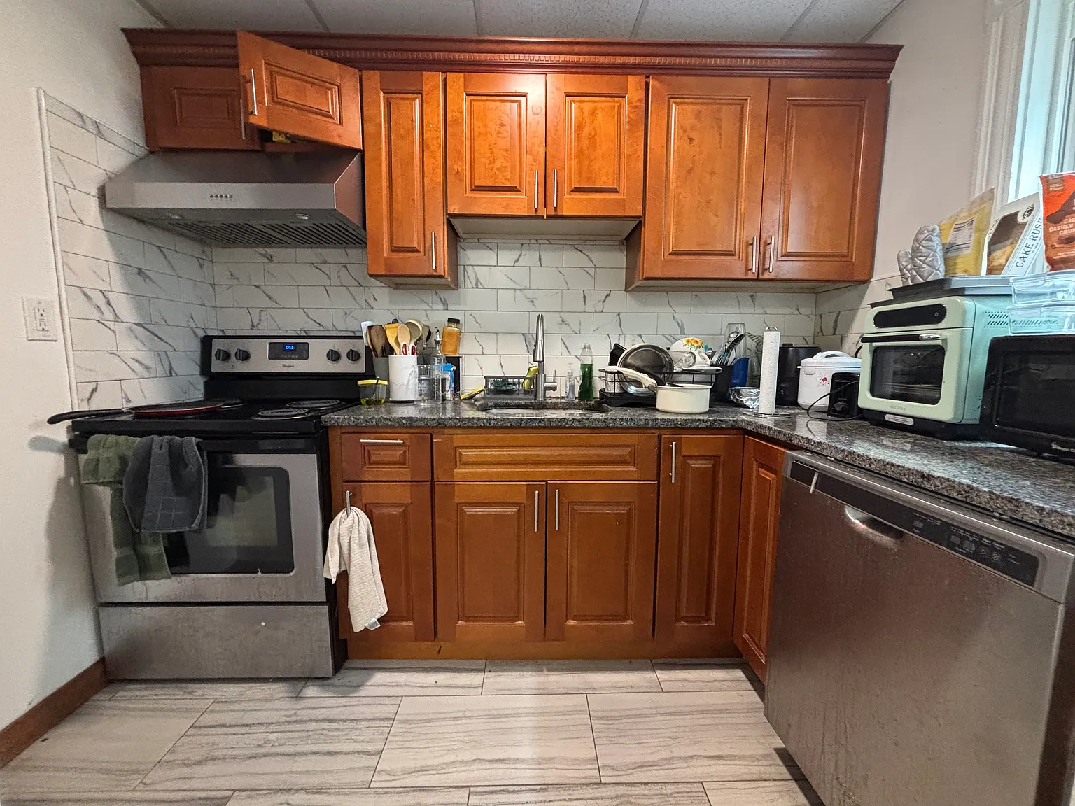 3 bed, 1096 sqft, $3,600 — Photo 2