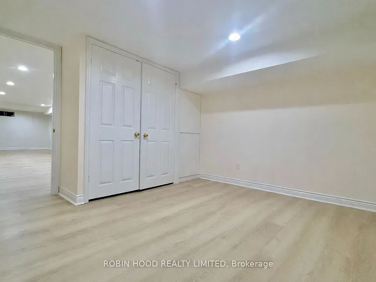2 Lytton Blvd #BASEMENT — Photo 5