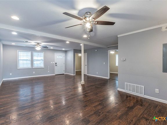 3rd image of 1109 Meadow Dr