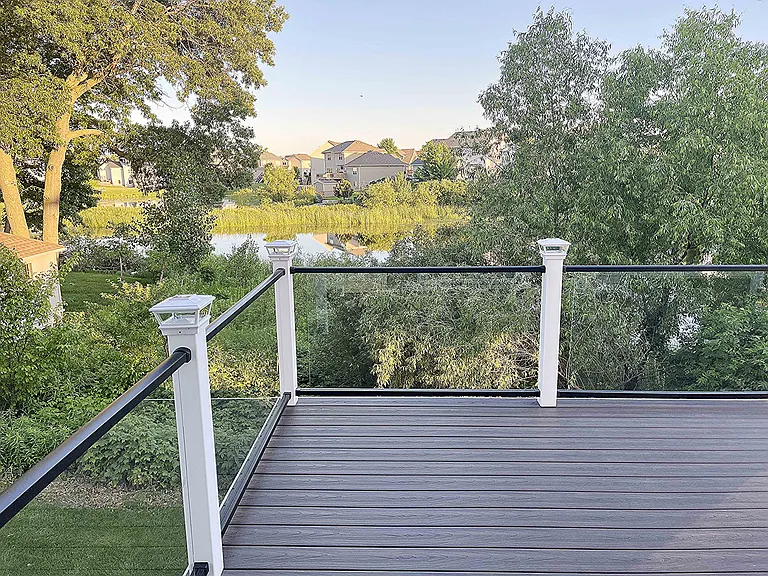Beautiful Newly built Glass Deck Pond overlook