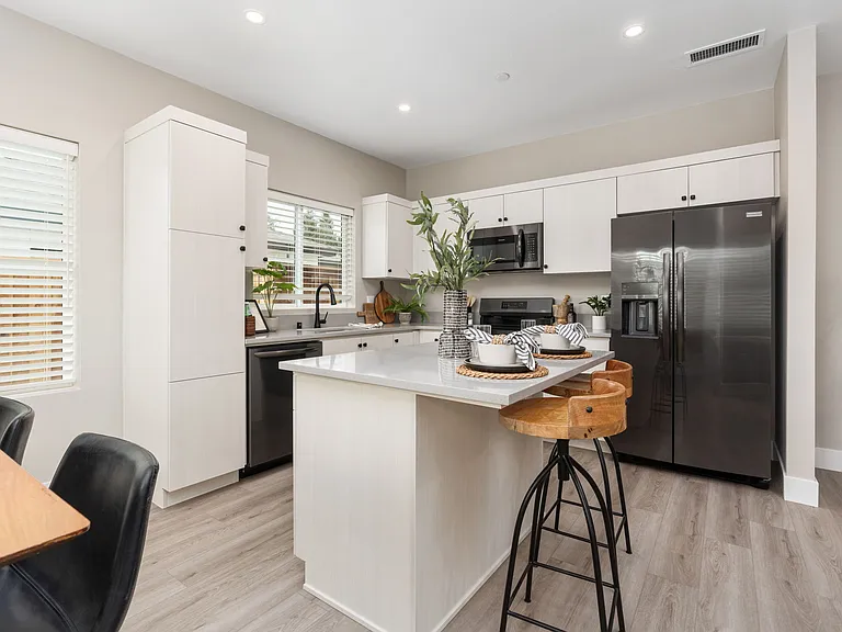 The Palms Luxury Condominiums — Photo 48