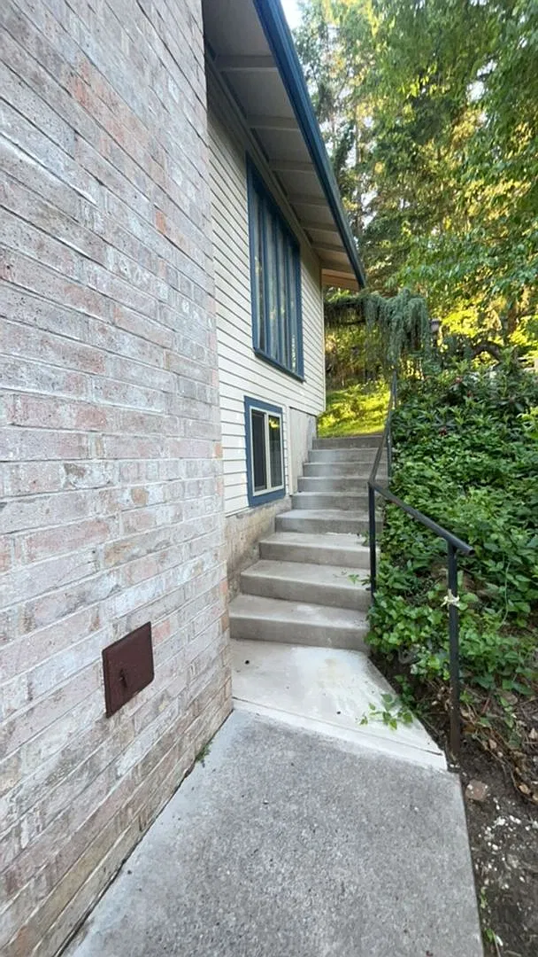 Luxury Hillside Retreat with City Views 3 Bed / 3 Bath + Loft on Expansive Double Lot — Photo 4