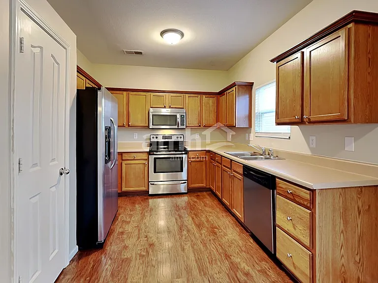 412 Galesburg Dr — Photo 3