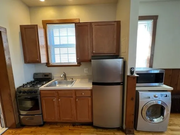 415 4th St SE #5, Washington, DC 20003