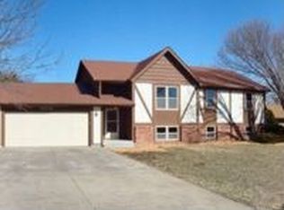 6908 SW 33rd St, Topeka, KS 66614