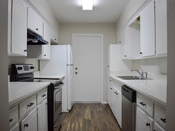 5th image of 2415 Woodoak Ct