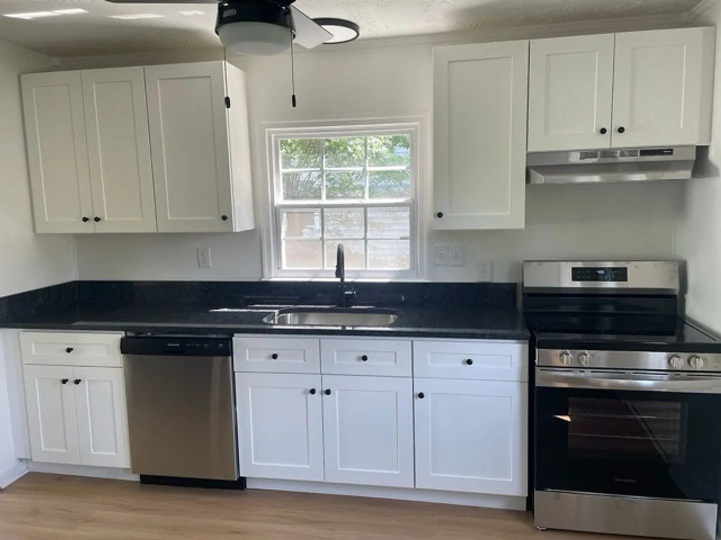 Completely Renovated 2 Bedroom in Westover Hills — Photo 3