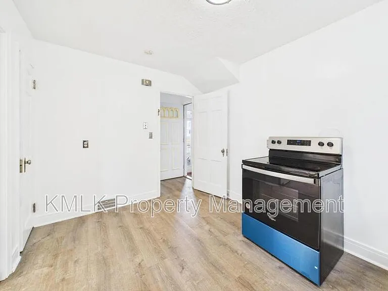 407 Washington St NE — Photo 17