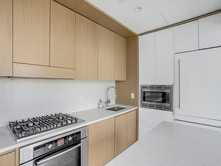 388 Bridge St #37D — Photo 8
