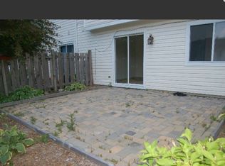 464 Esselen Ct, Carol Stream, IL