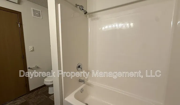 317 16th St S #4 — Photo 11