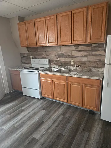 17 Poplar St Photo 1
