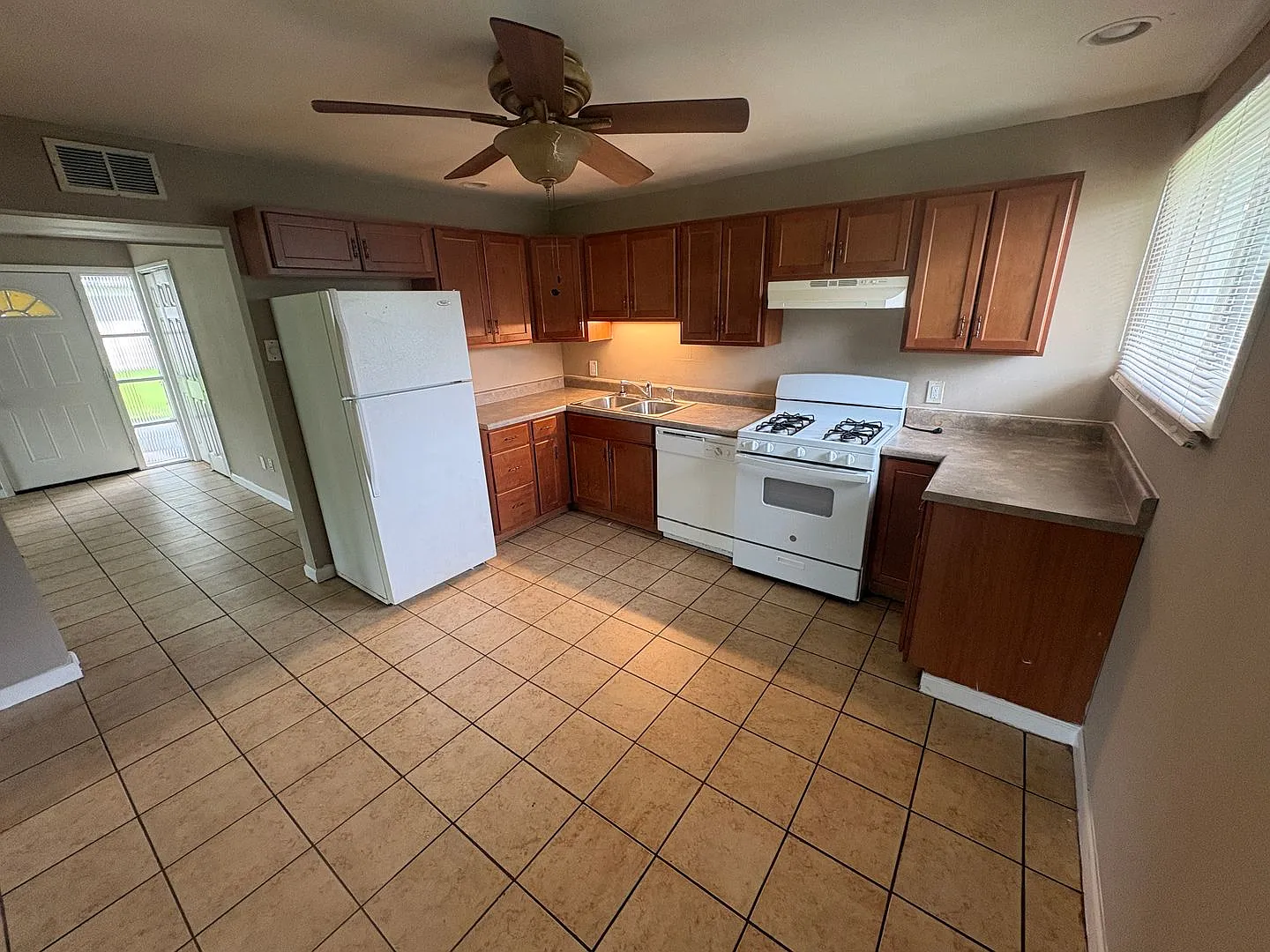 3 Bedroom/1.5 Bath Brick Ranch — Photo 3