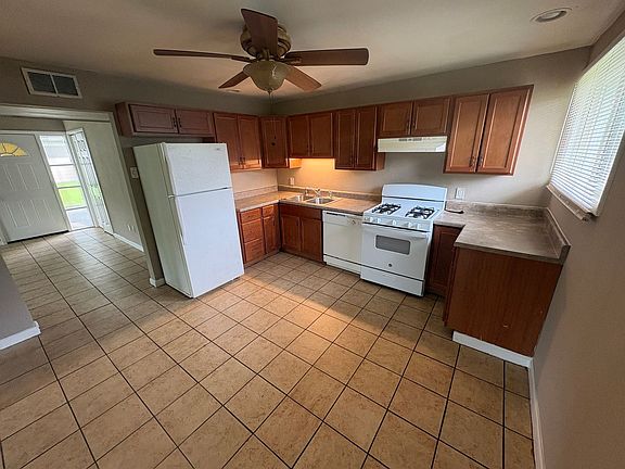 3rd image of 8513 Midwood Ave