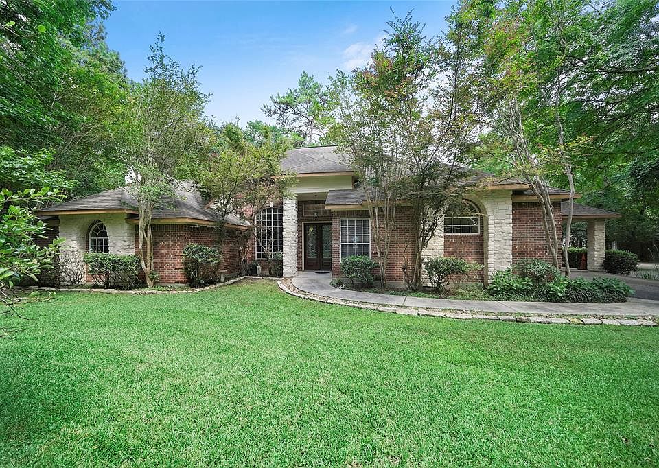 Welcome home to this 5 acre equestrian property !