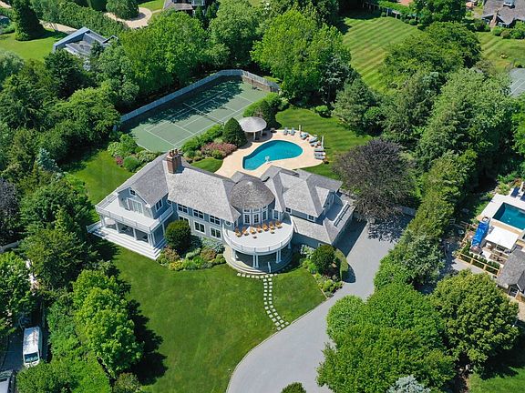 3rd image of 36 Sagg Pond Ct