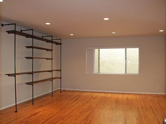 2nd image of 1109 20th St APT 1