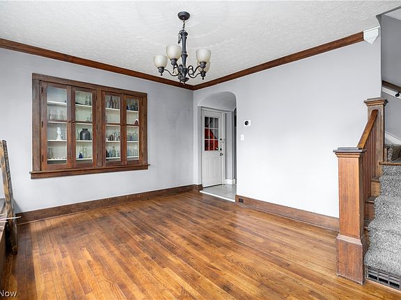 4th image of 833 Eastwood Ave