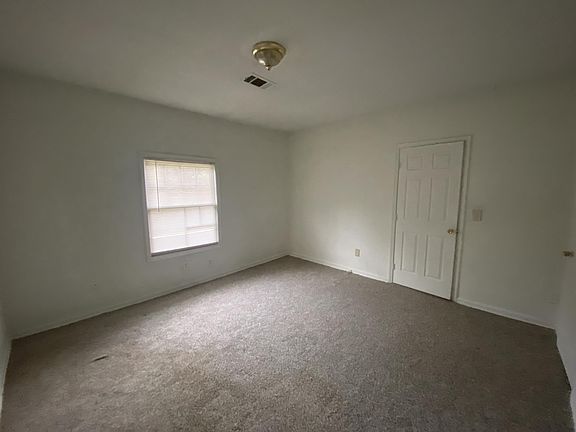 2nd image of 558 Cleveland St