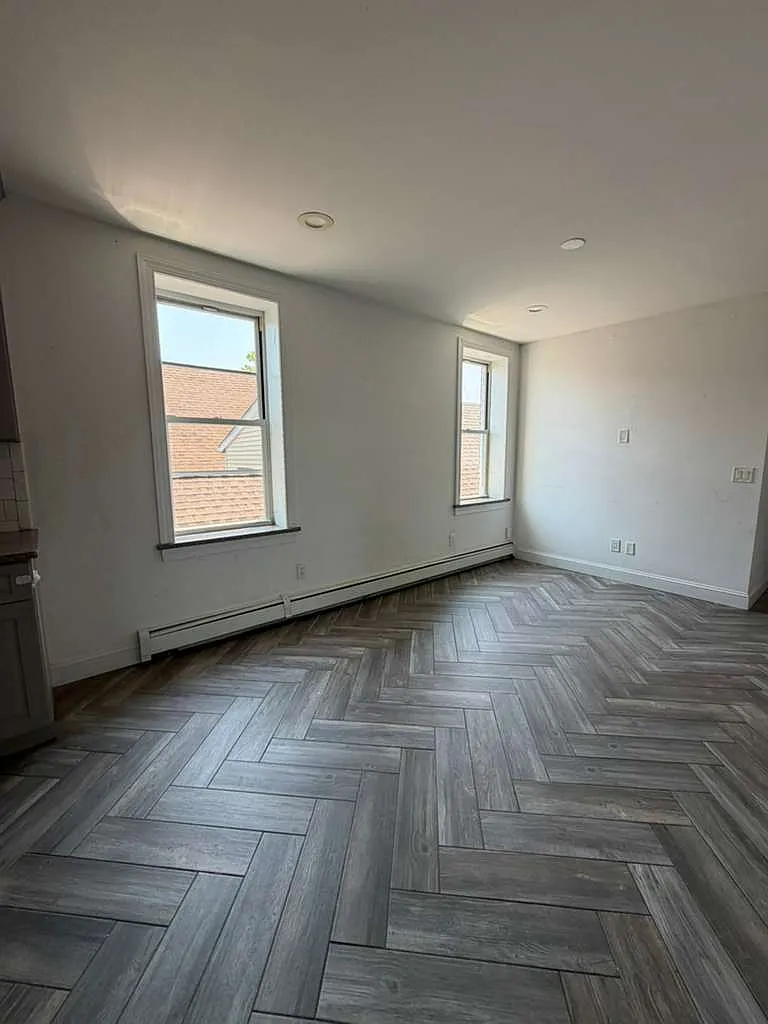 4 bed, $2,500 — Photo 3