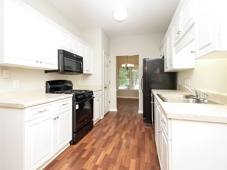1802 Cascade Ct — Photo 9