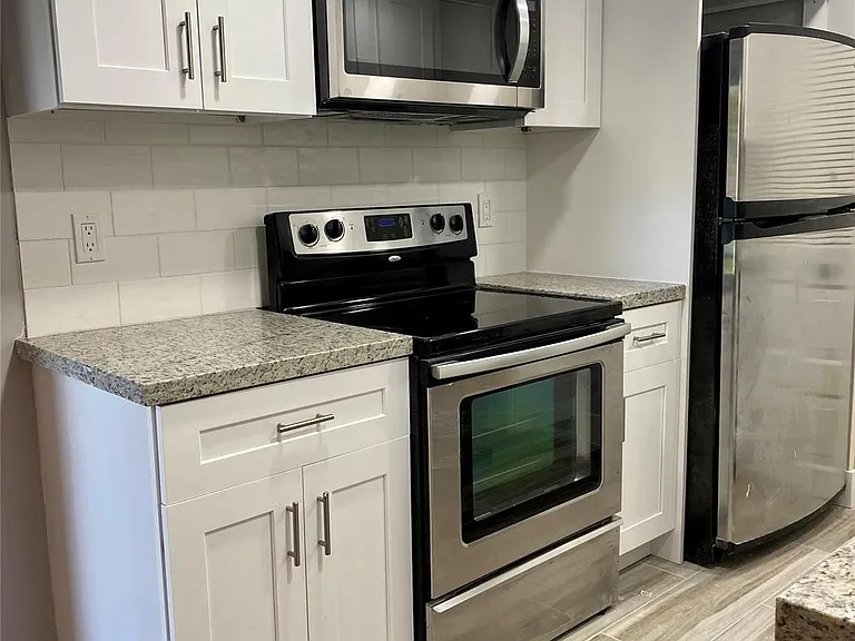 500 NE 2nd St #215 — Photo 9