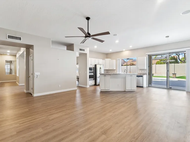 5222 E Danbury Rd — Photo 5