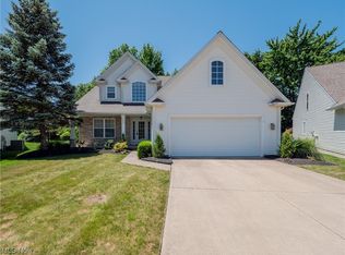 562 Brennans Ct, Avon Lake, OH 44012