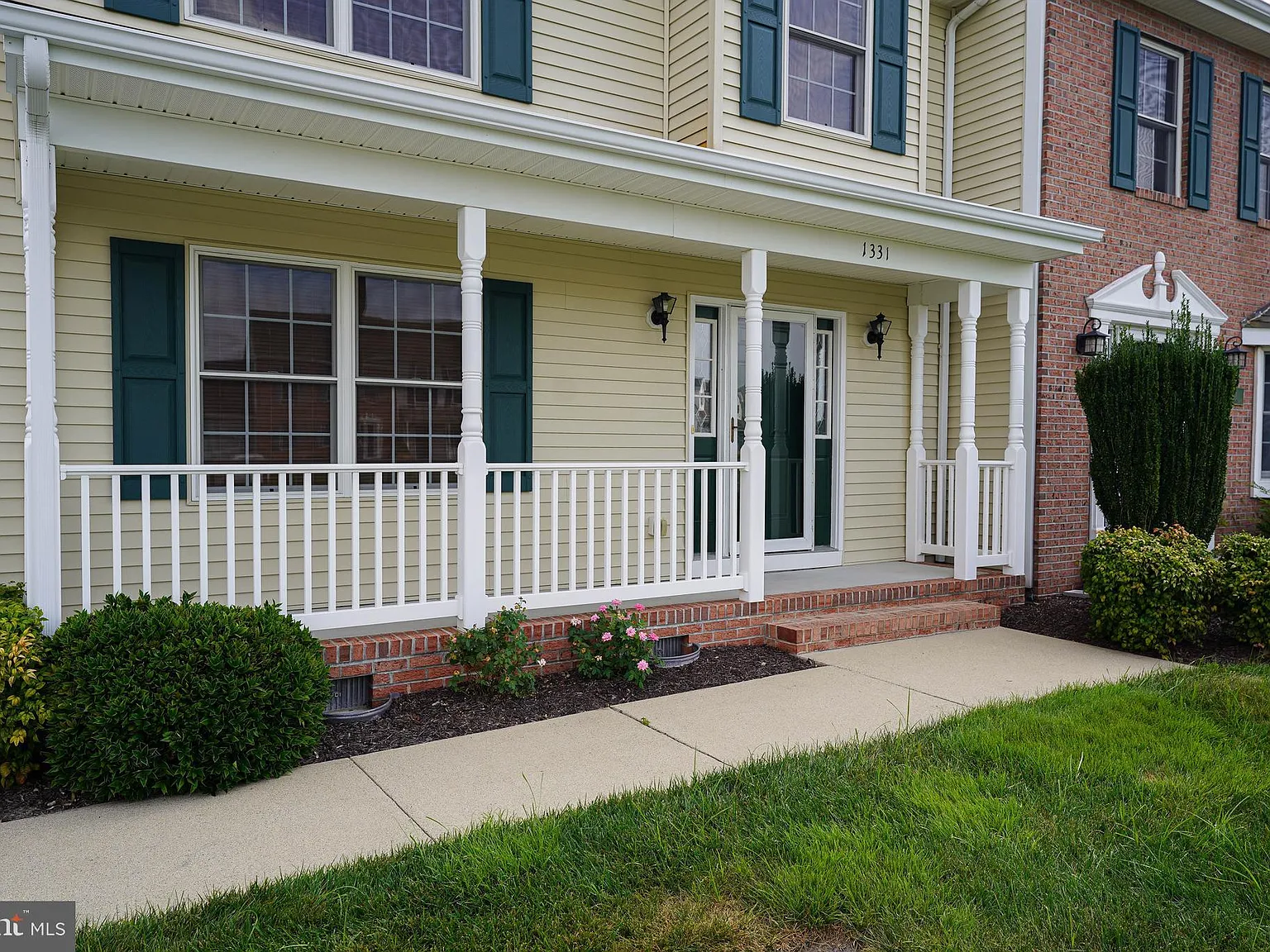 3 bed, 2.5 bath, 1366 sqft, $1,895 — Photo 4