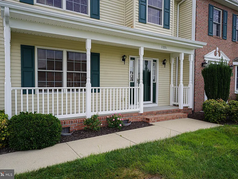1331 Aspen Dr — Photo 4