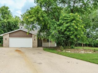 819 Dorland Rd S, Maplewood, MN 55119