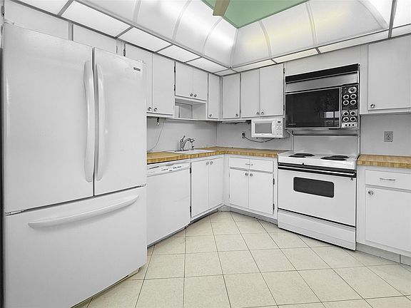3rd image of 605 Oaks Drive #703