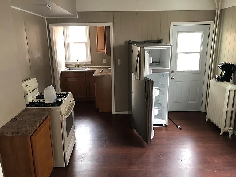 61 S Atherton Ave — Photo 2