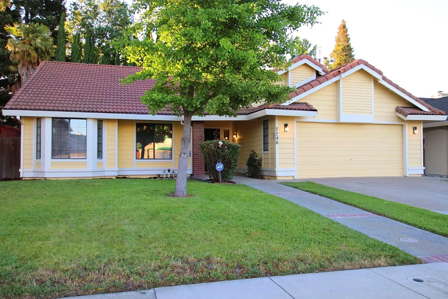 7746 River Village Dr photo 1