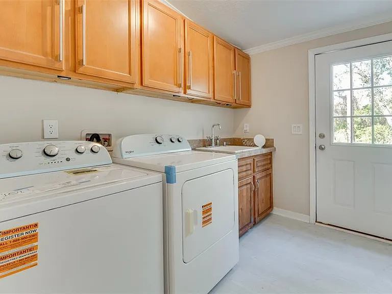 8123 Shelley Trl — Photo 17