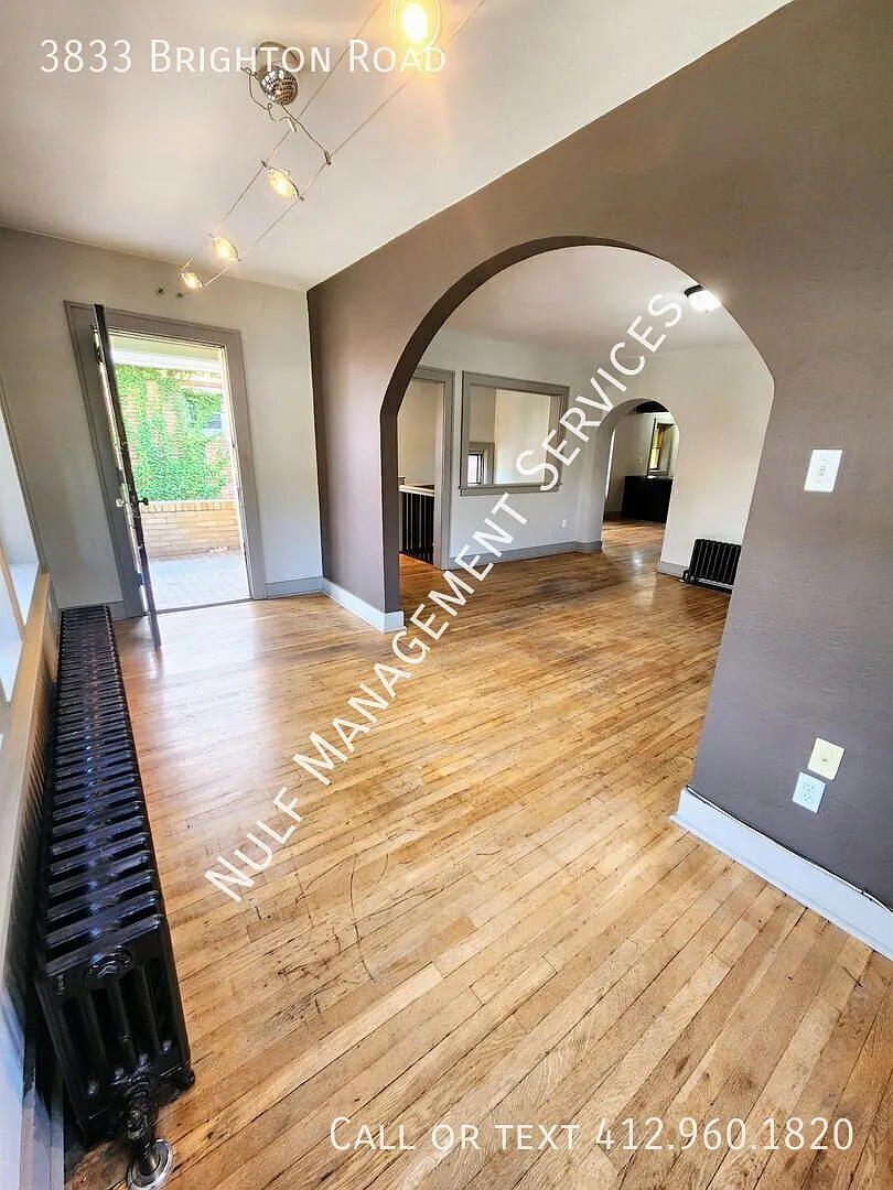 2 bed, 1 bath in Brighton Heights — Photo 3