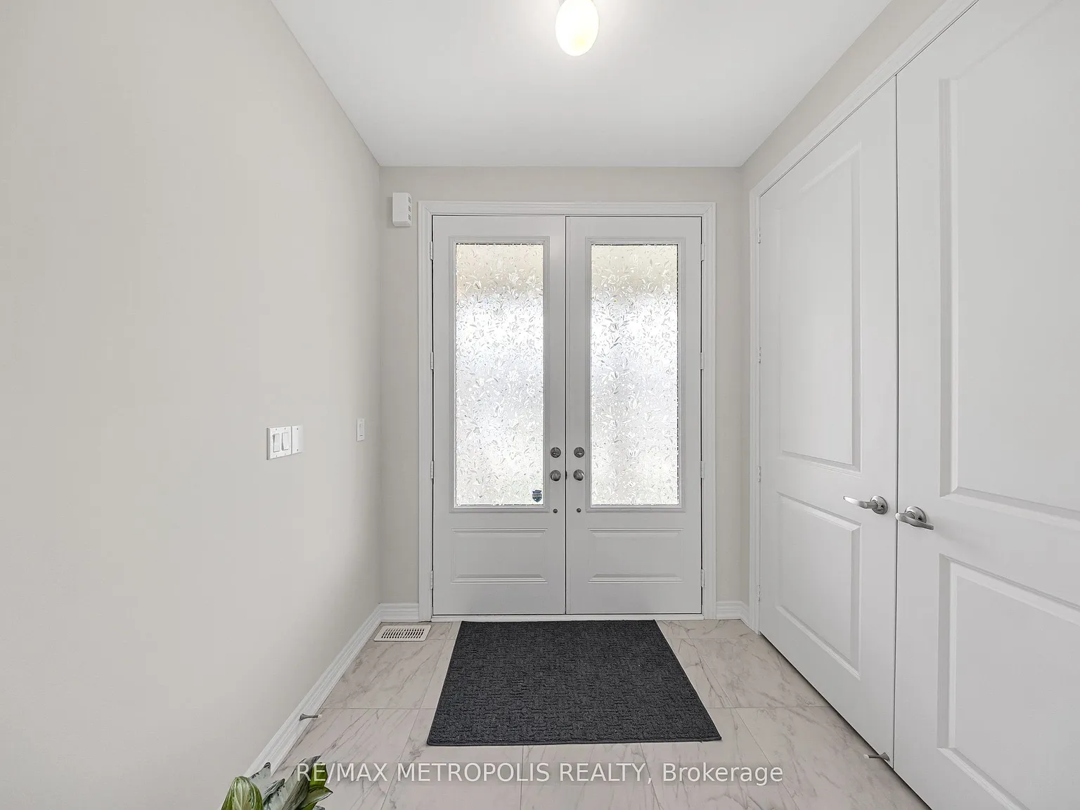 4 bed, $3,200 — Photo 2