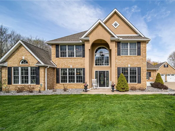 2925 Amity Ln, Conneaut, OH 44030