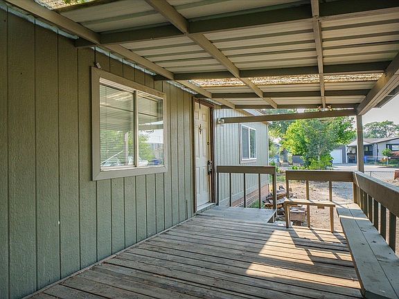 3rd image of 504 N Hodges Rd