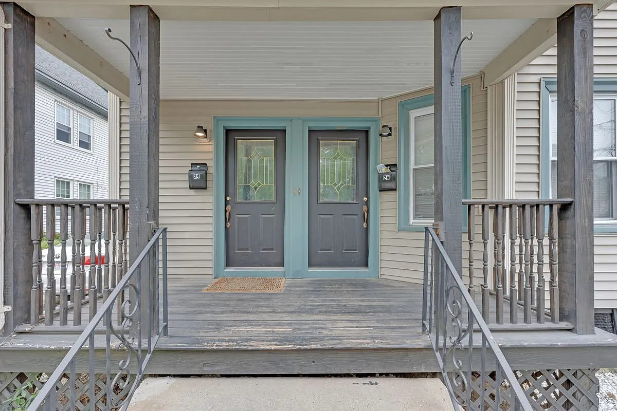 3 bed, 1.5 bath, 1700 sqft, $3,600 — Photo 2