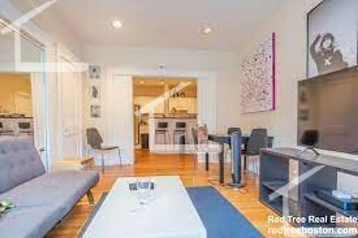 Building Photo - 100 Pleasant St #2B