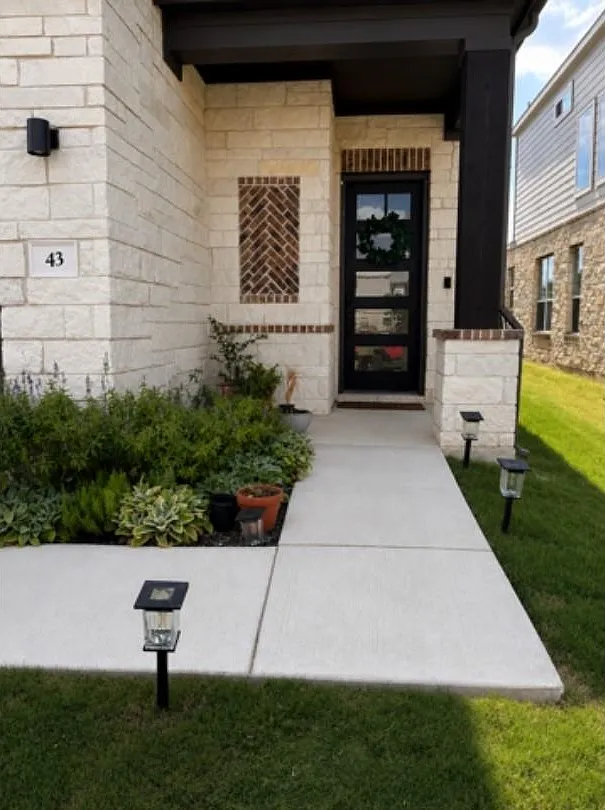 5 bed, 4.0 bath, 2768 sqft, $3,150 — Photo 2