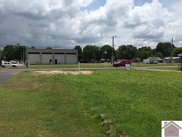 2nd image of 708 Poplar St