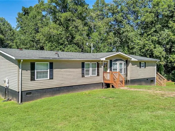 267 Uphill Ln, Boomer, NC 28606